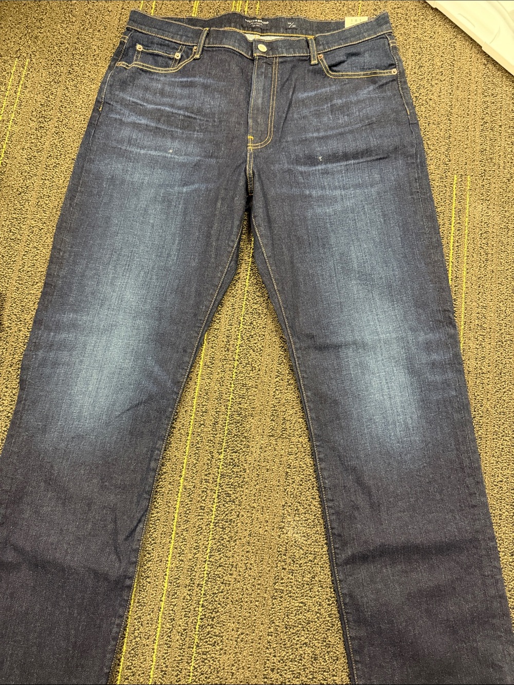 Lucky Brand Men's Straight Jeans in Dark Blue